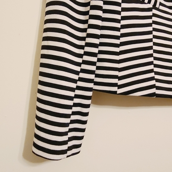 Halogen | Black & White Striped Cropped Blazer Jacket (Size Large) - Picture 5 of 14